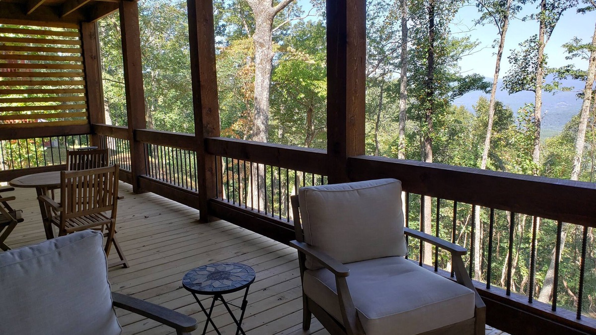 Walnut Mountain House | Relax on Top of the Ridge - Ellijay, GA