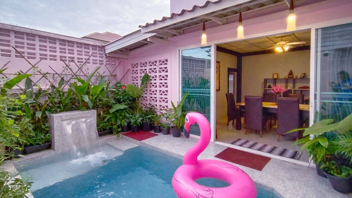 Phra Khanong House | Relax place in Bangkok, simple house + small pool + near BTS
