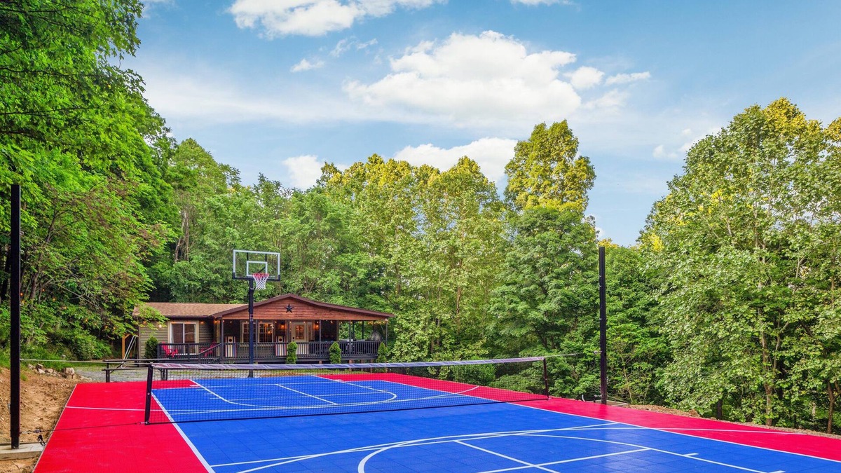 Berkeley Springs Cabin | Relax & Play: Pickleball, BasketBall, Hot Tub, Game Room & More