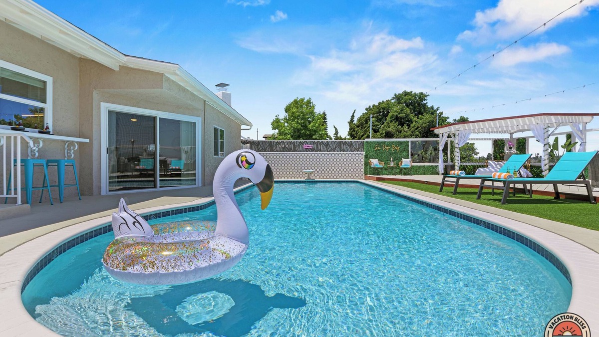 San Carlos House | Relax & Play-Pool, Spa, Views + Guest House!