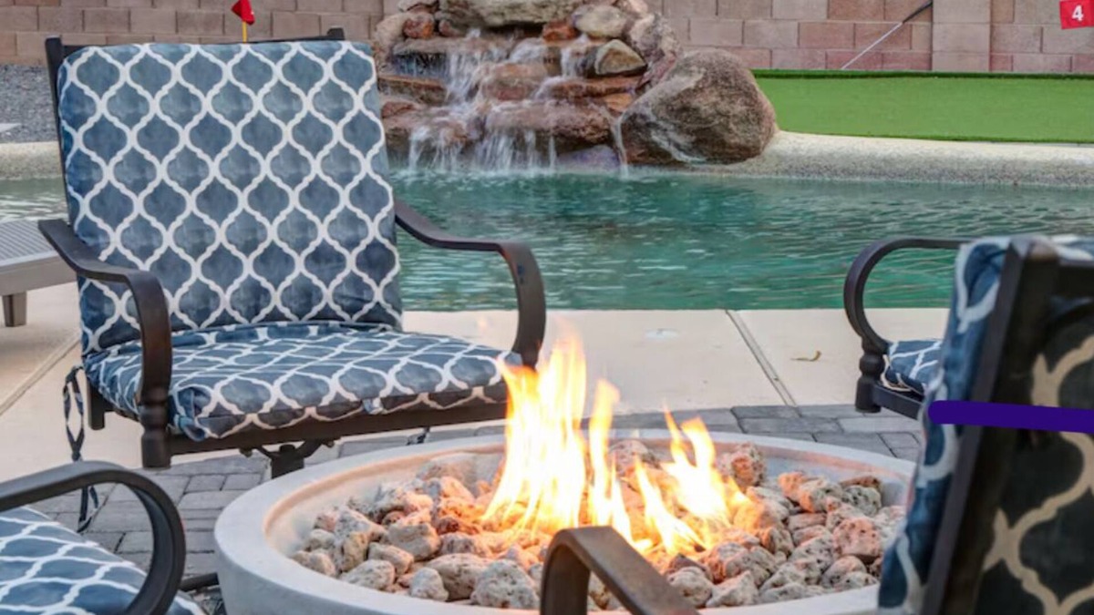 North Mountain House | Relax & Play:Retreat w/Pool Mini Golf Hot Tub BBQ Fire Pit Games EV/RV Ready