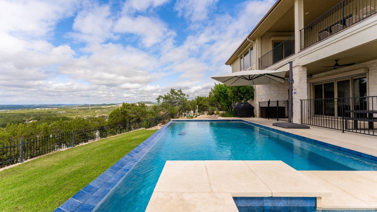 Lago Vista House | Relax, Play & Savor Lake Travis in a Renovated Home with Premium Hospitality