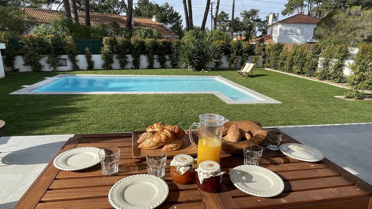 Colares Villa | Relax pool and garden house near beach