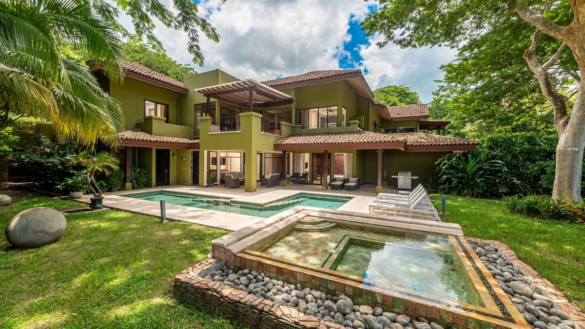 Brasilito Villa | Relax poolside in the renewed Carao Villa 5