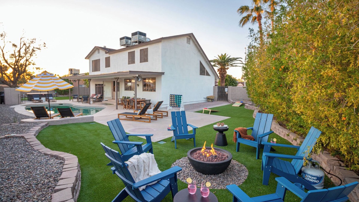 Chandler House | Relax & Recharge ~ FREE Heated Pool~Hottub~Game Rm ~ Putting Green~Arcades