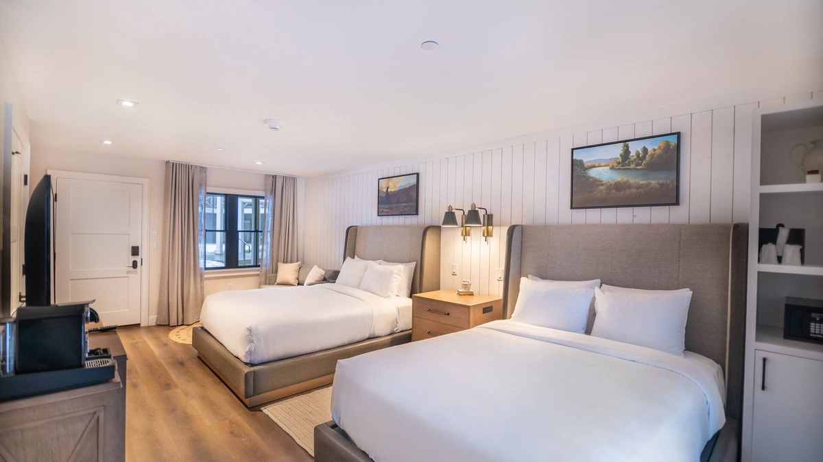 Midway Hotel | Relax & Rejuvenate in the Best Family Suite w/Pool & Breathtaking Outdoor!