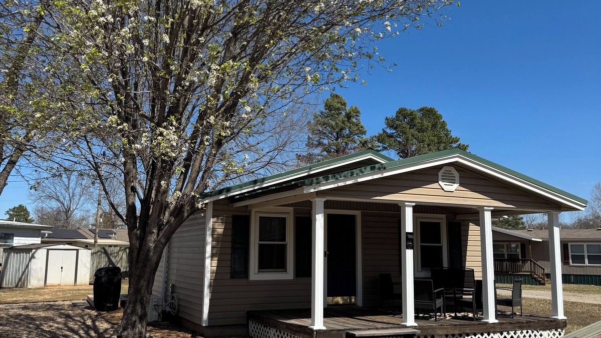 Longtown Cabin | Relax & soak up the lake life!