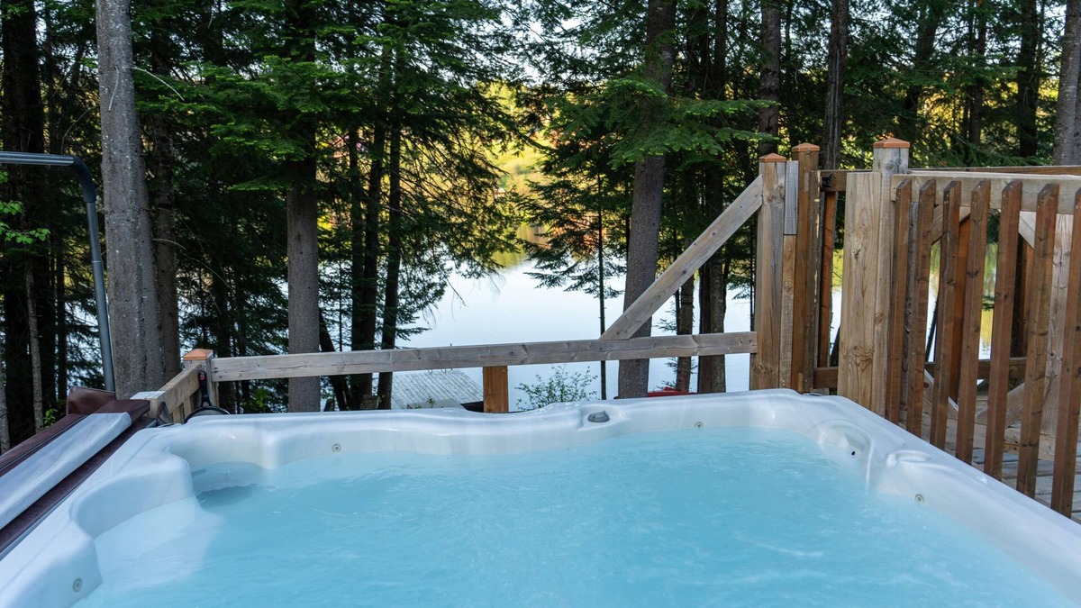 Chertsey House | Relax Sur le Lac bord de l’eau avec spa CITQ258834