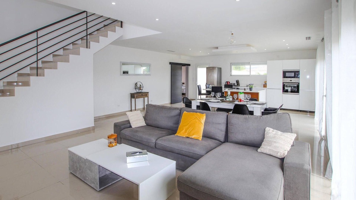 Bagnols-sur-Ceze House | Relax to the fullest in this beautiful vacation home with pool.