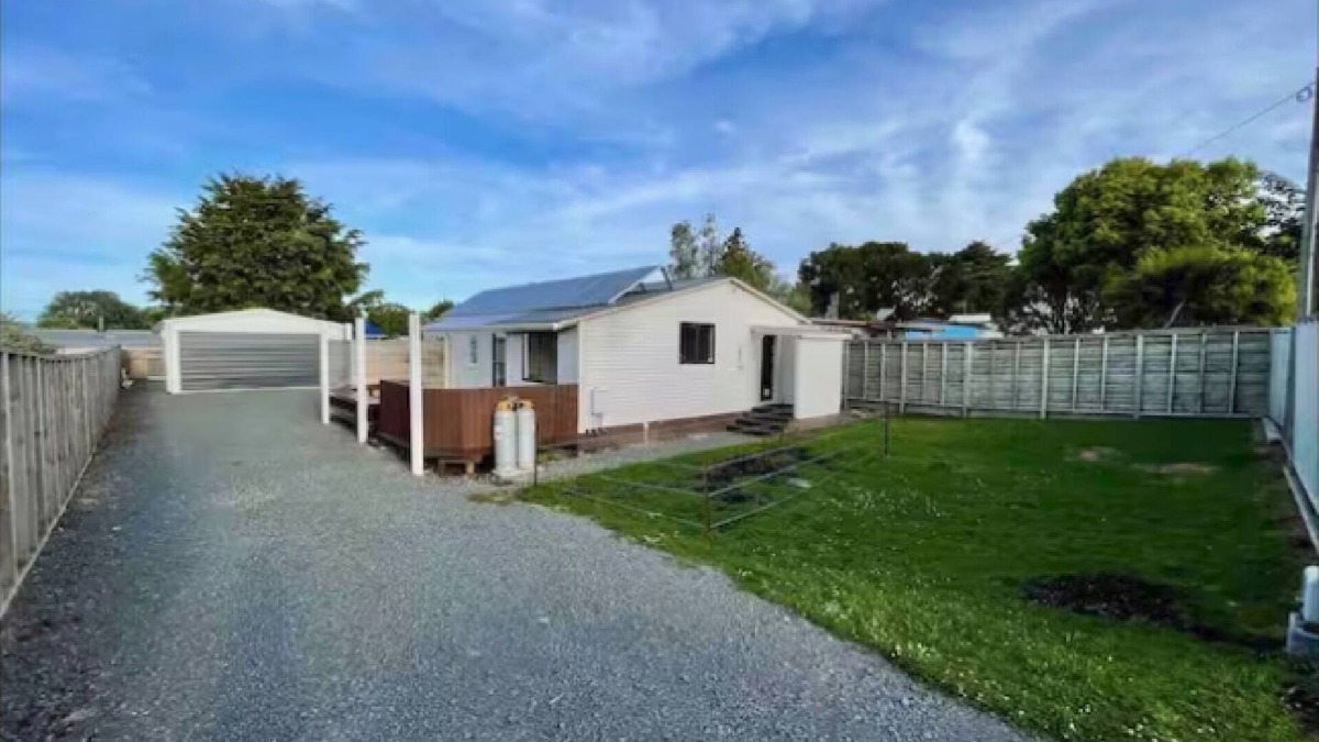 Mangakino Cottage | Relax, Unwind or go Hard on the Lake - Just a 3-min Walk From our Basic Bach