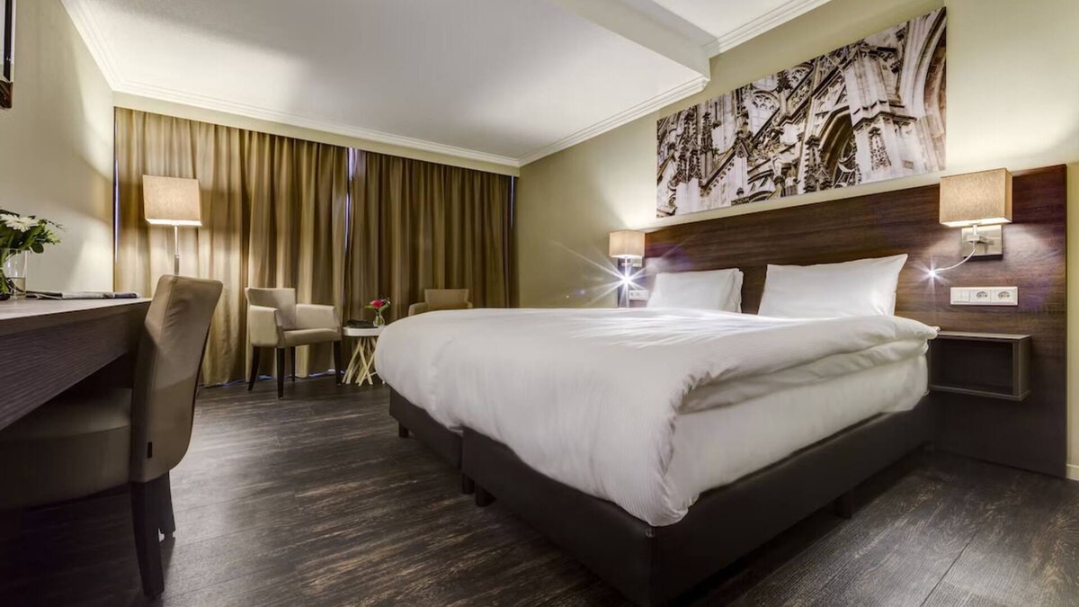 Municipality of 's-Hertogenbosch Hotel | Relax with Lake Views and Visit Jheronimus Bosch Art Center Nearby!