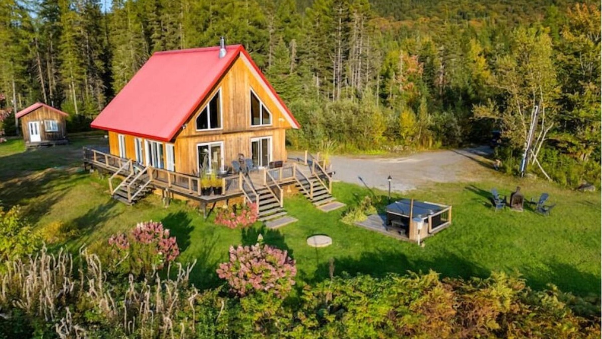 Saint-Raymond Cabin | Relax with Mountain Views, Hot tub and Fireplace