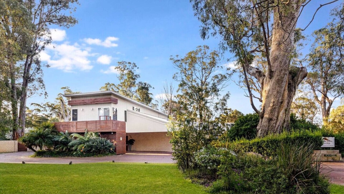 Reinscourt House | Relax with the whole family at this Holiday Mansion.