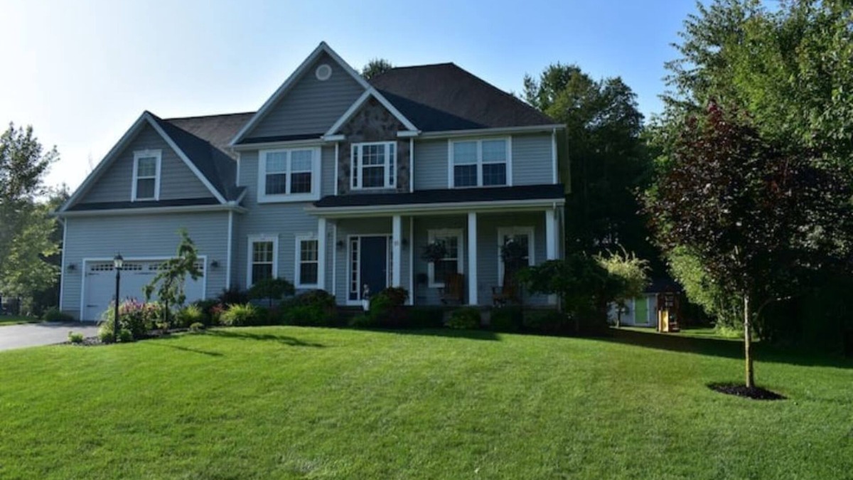 Gansevoort House | Relax within minutes to Saratoga w/privacy & green space, pool/pool house, 5Beds