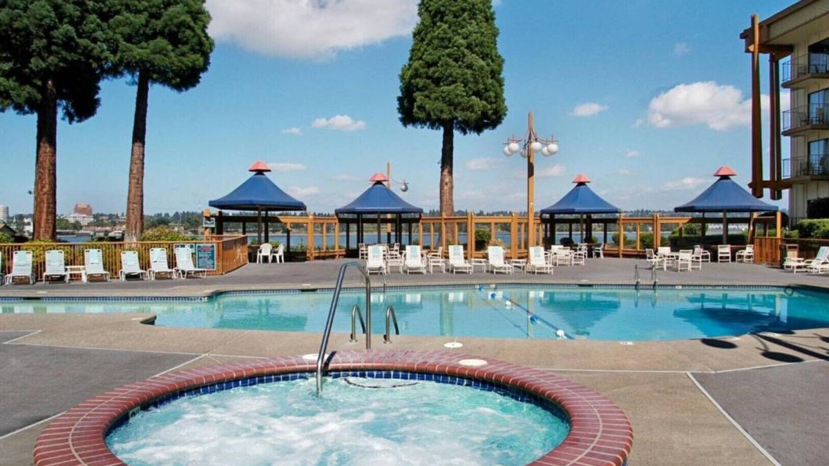 Hayden Island House | Relax, work, and connect at our newly renovated rooms on the Portland riverfront