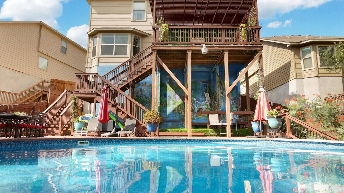 West San Antonio House | Relaxation & amazing views that will have you feeling like you’re in Paradise