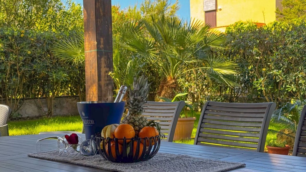 La Pelosa Villa | Relaxation, Comfort, and BBQs Just Steps from the Beach