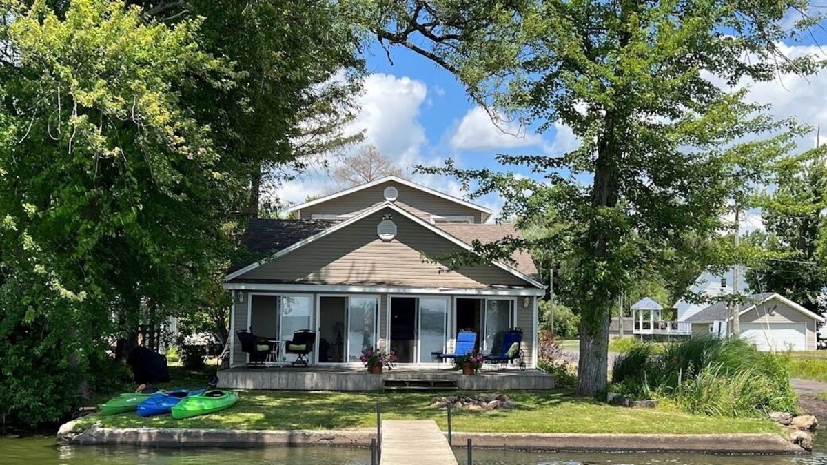 Niobe House | Relaxed Lakefront Living