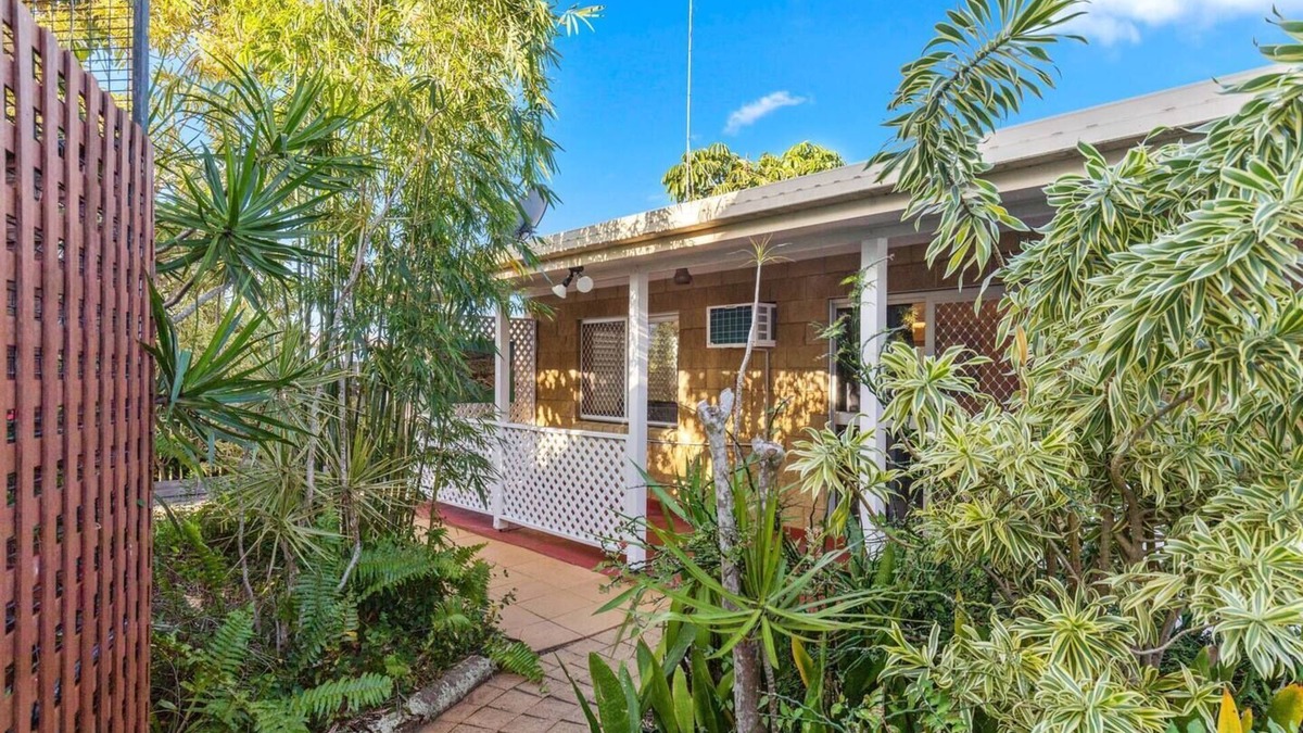 Urangan House | Relaxed Urangan Living at the Poolside Bungalow