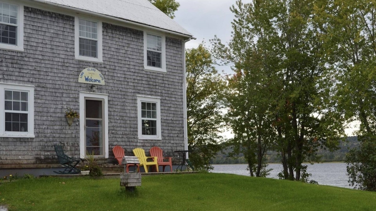 Wickham House | Relaxed vacation with 4 bedrooms on the beautiful Saint John River