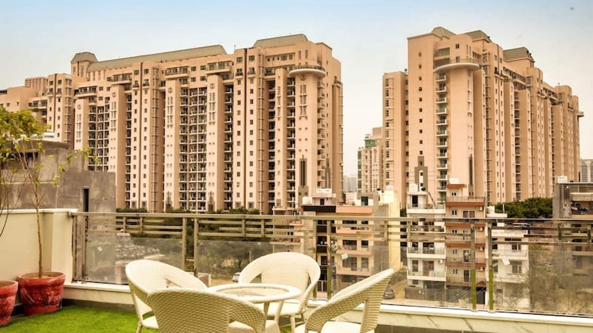 Gurugram Apartment | Relaxing 1 Bhk service apartment with balcony Gym