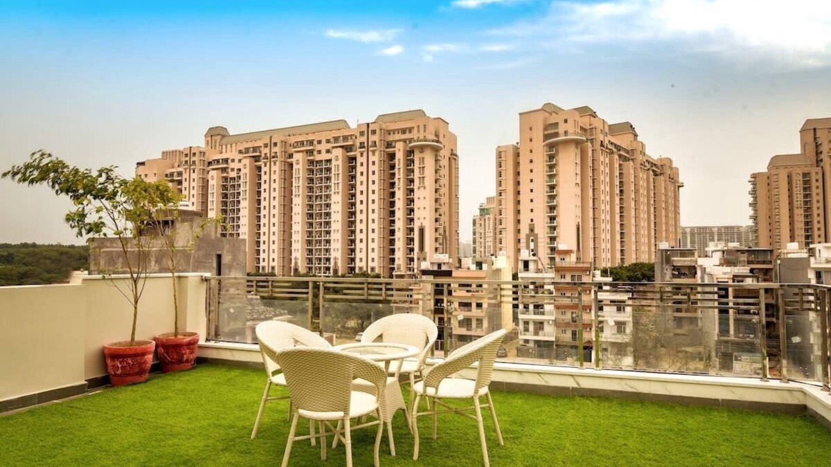 Gurugram Apartment | Relaxing 1 Bhk service apartment with balcony &Gym