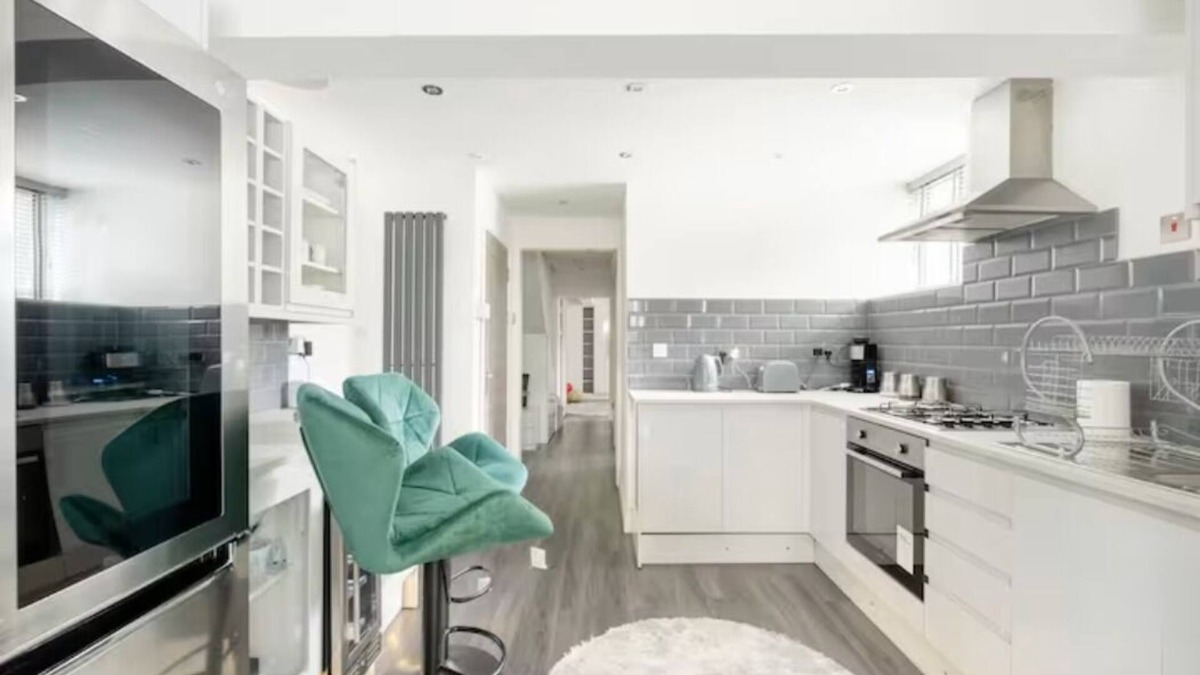 Uxbridge South Apartment | Relaxing 2-bedroom apartment with Hot Tub in Uxbridge