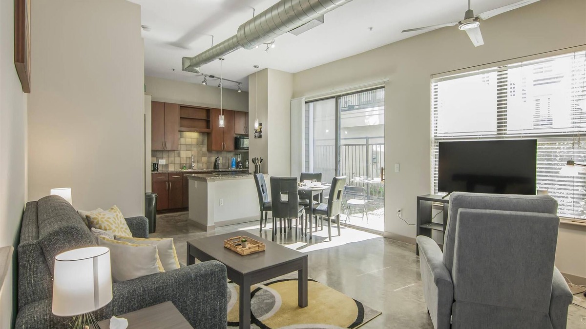 Riverside Terrace Apartment | Relaxing 2-bedroom apartment with fitness room, WiFi in vibrant Houston