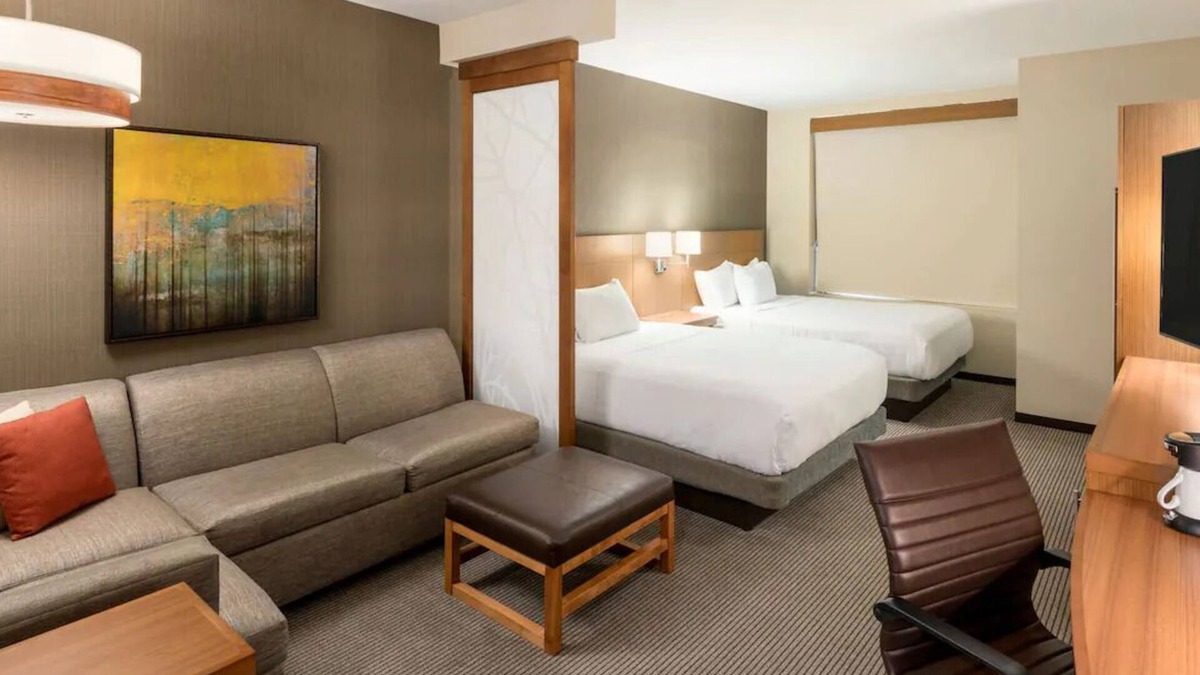 Greenville Downtown Apartment | Relaxing 2 Queen Bed Stay Near Peace Center! Onsite Gym and Pool Access!