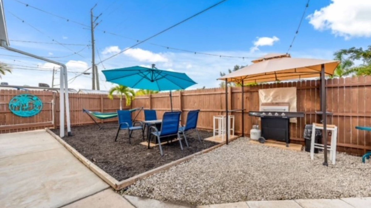 Iona House | Relaxing 2Bd, 2Ba home in Fort Myers, close to the beach! Sleeps 6
