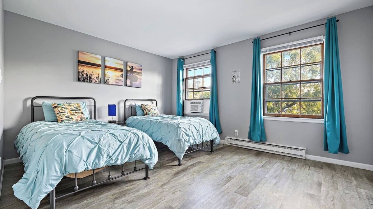 Yorkville Apartment | Relaxing 2BR Riverfront Townhome