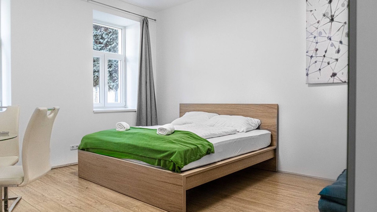 Simmering Apartment | Relaxing 2BR shared Apt. U3 Enkplatz
