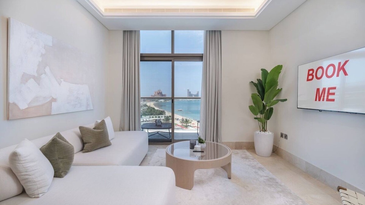 Palm Jumeirah Apartment | Relaxing 3BR in Palm Jumeirah with Beach Views!