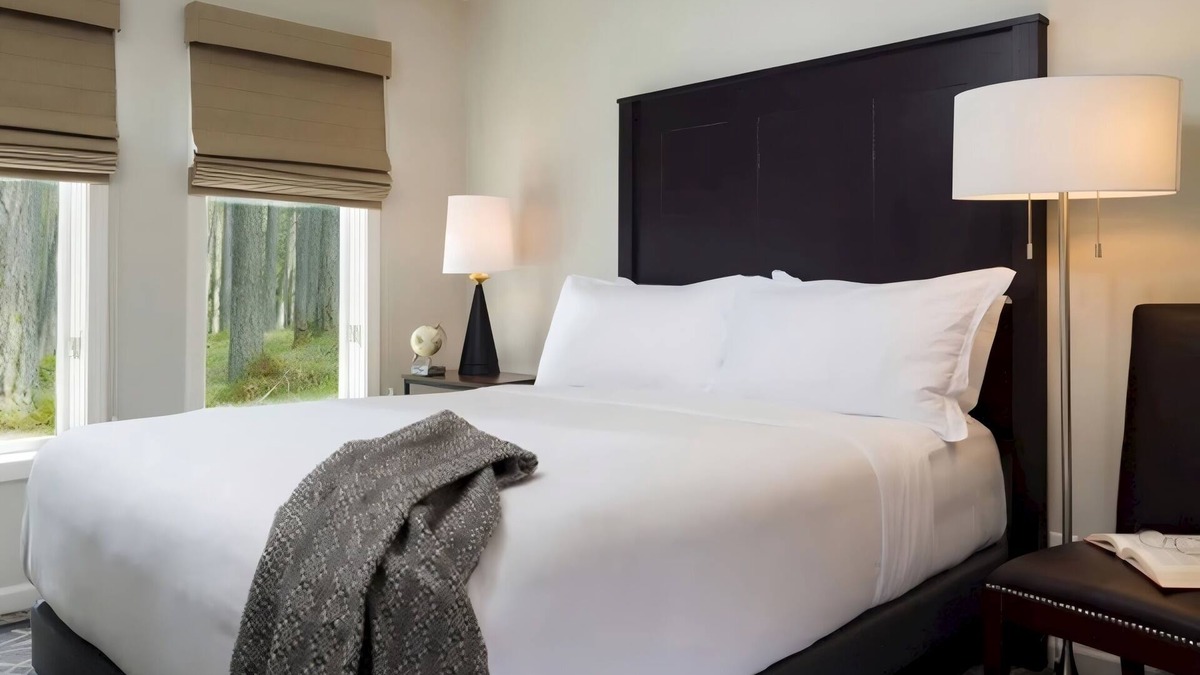Manchester Hotel | Relaxing 3BR Retreat Perfect for Your Green Mountain Escape | Pool