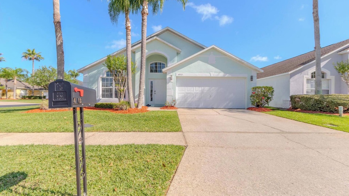 Lake Berkley House | Relaxing 4BR Pool Home in Gated Resort - 12 Min to Disney!