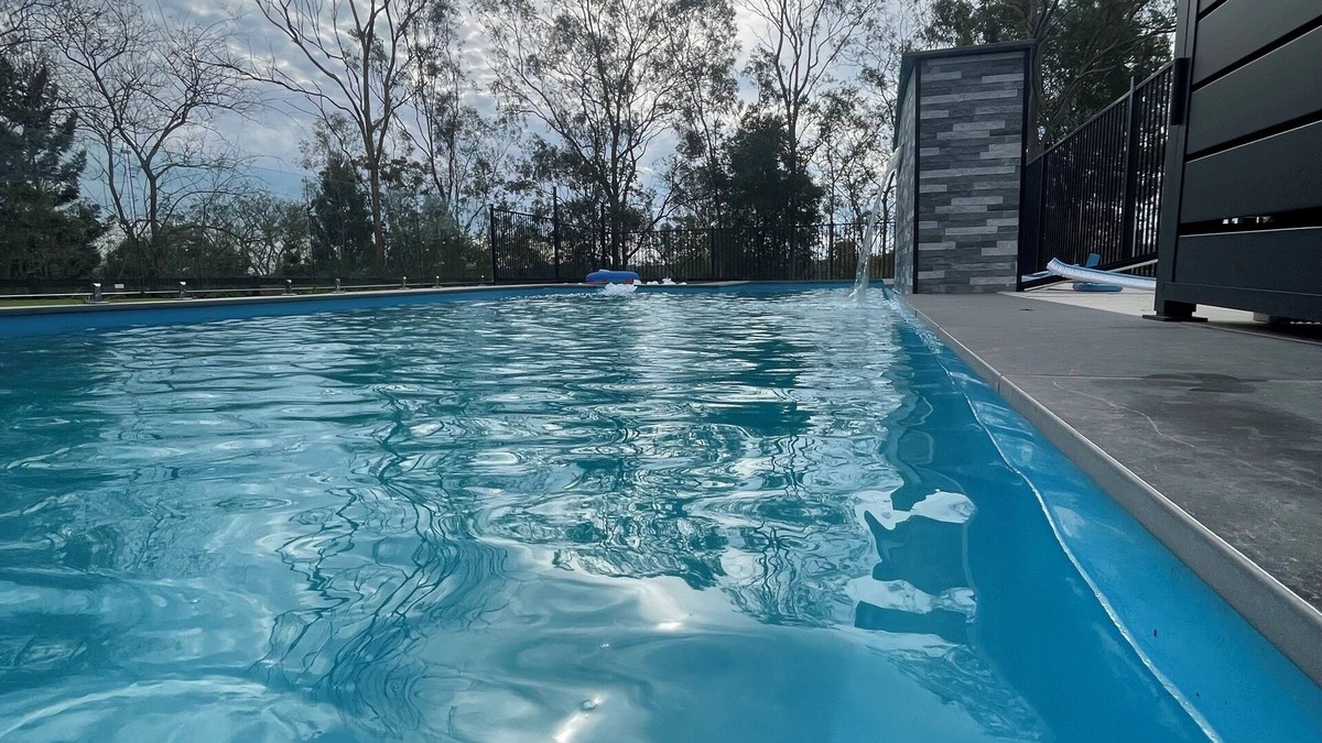 Karalee House | Relaxing Acreage Retreat – Pool, Spa & Media Room
