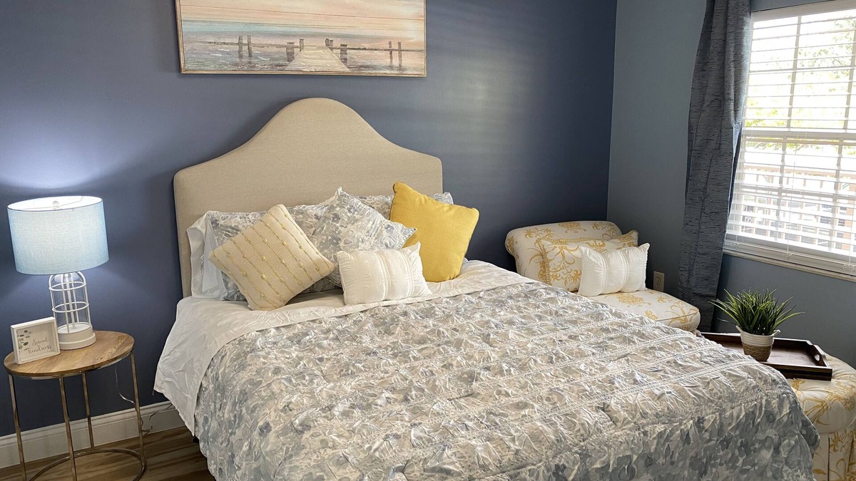 Central Naples Condo | Relaxing and peaceful at Miravista condo 5 min drive from the beach!