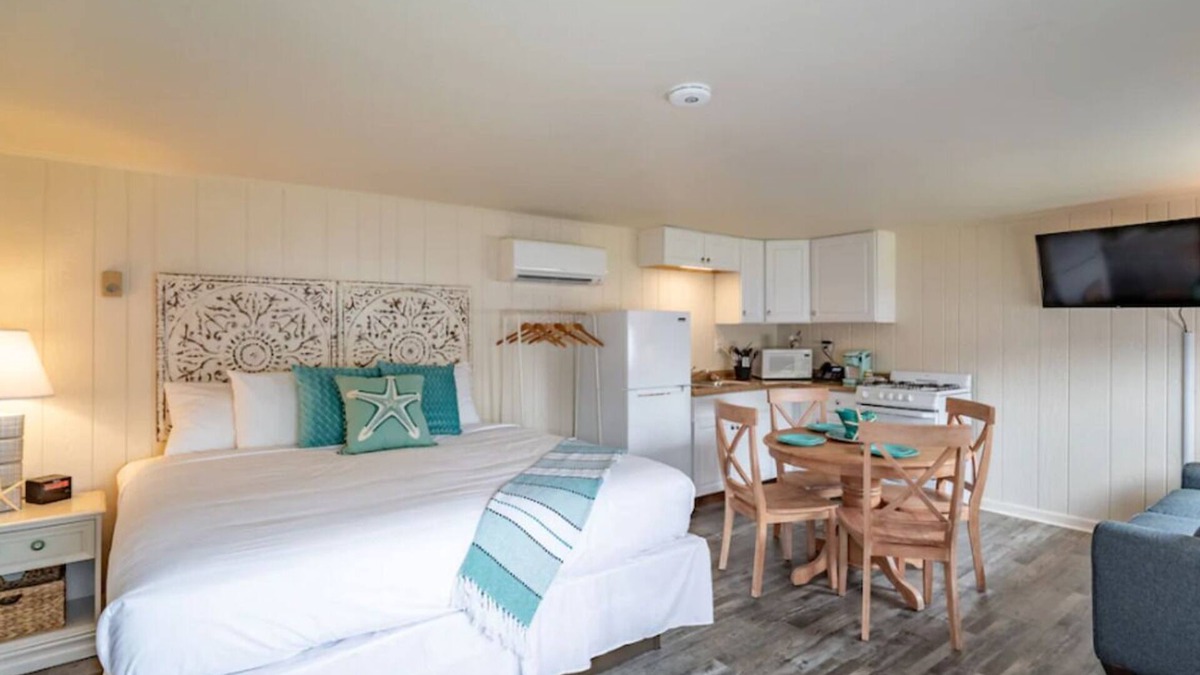 Rehoboth Beach Hotel | Relaxing Beach Escape | Free Parking & Breakfast | Minutes to Rehoboth