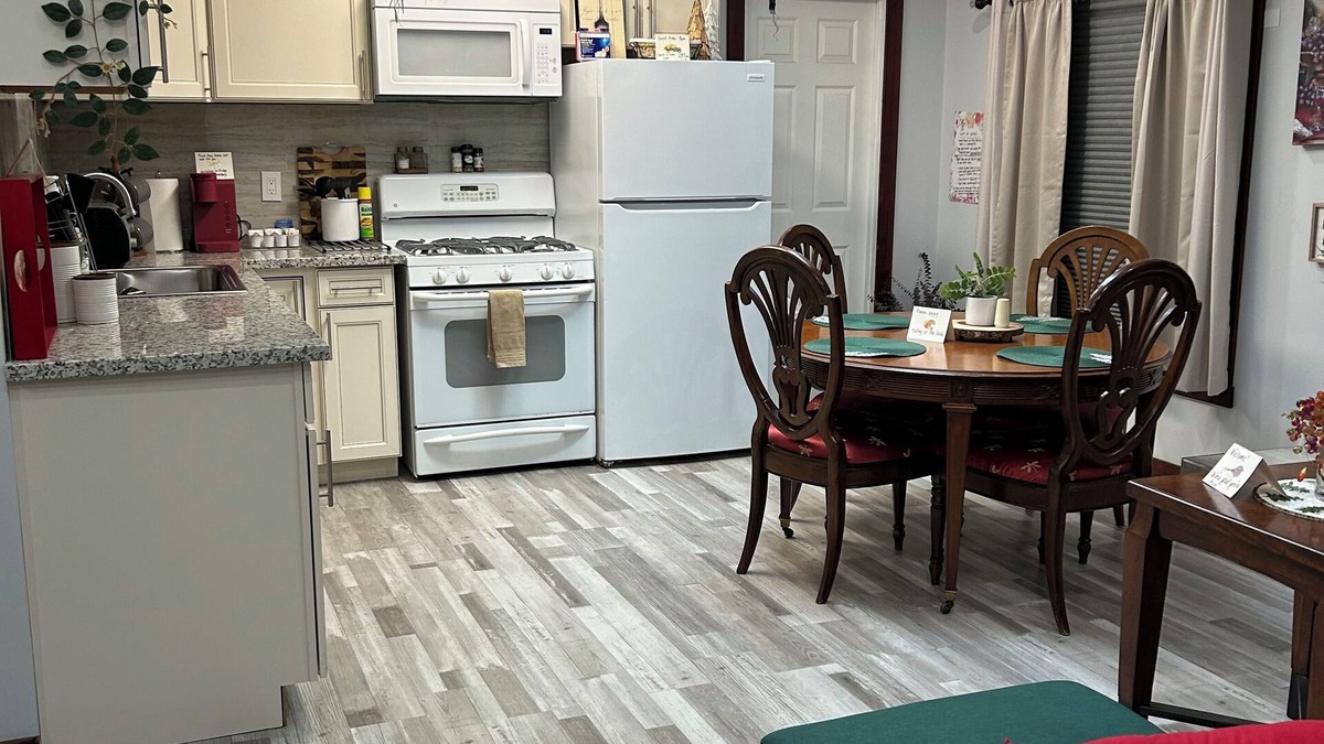 Modesto Apartment | Relaxing Cabin centrally located for visiting National Parks,Wineries,S.F. &more