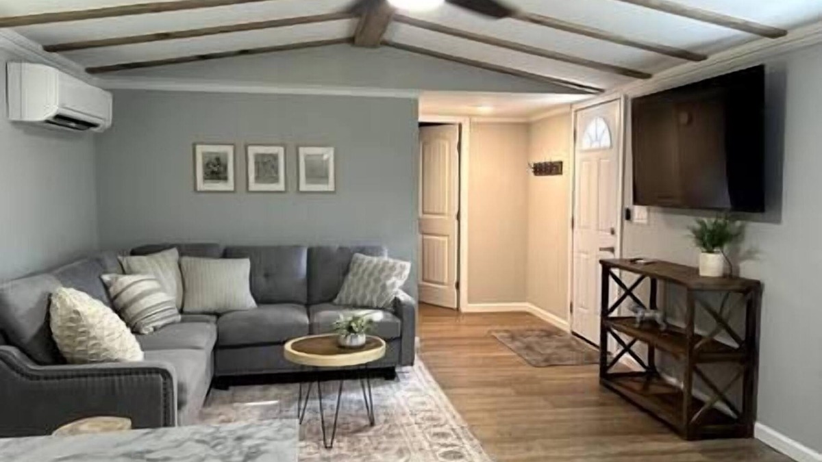 Thomson House | Relaxing Cabin Near Raysville