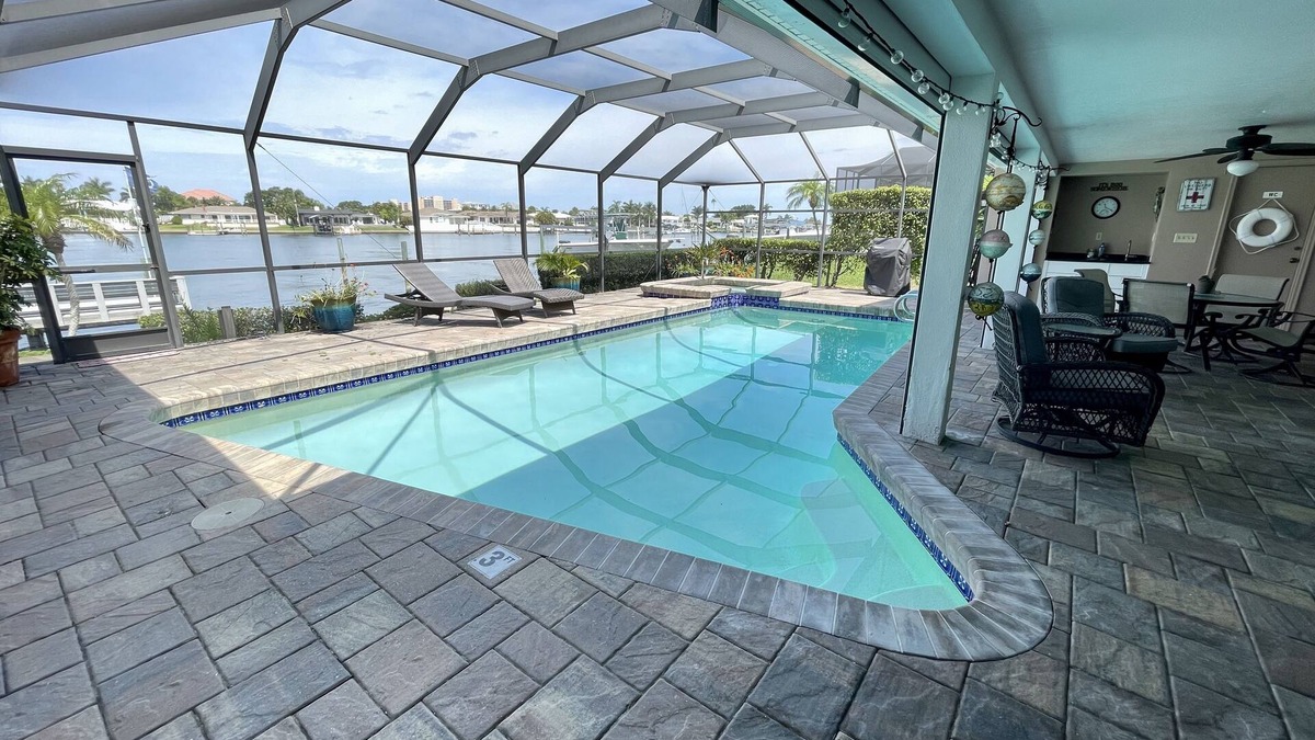 Island Estate House | RELAXING CAGED POOL WATERFRONT PRIVATE 1 STORY 4/3 DOCK LRG MASTER - RENOVATED