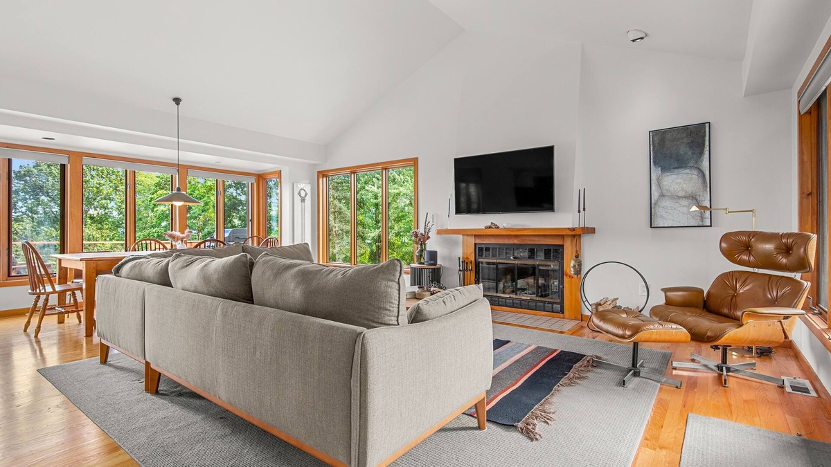 Catskill House | Relaxing Catskill Escape, Mountain Views Hot Tub Fire Pit Heated Pooln