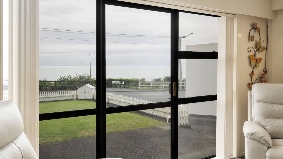 New Plymouth Apartment | Relaxing Central and Seaview Holiday