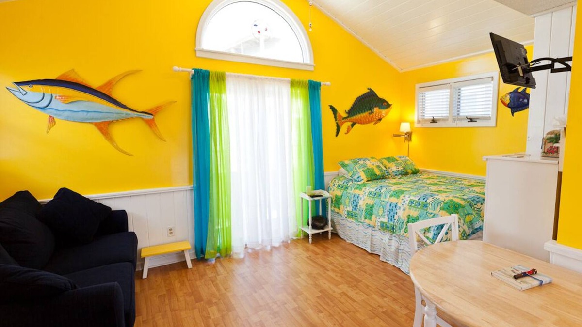 Hatteras Cottage | Relaxing, Cheerful ~ OCEANFRONT ~ Perfect for 2
