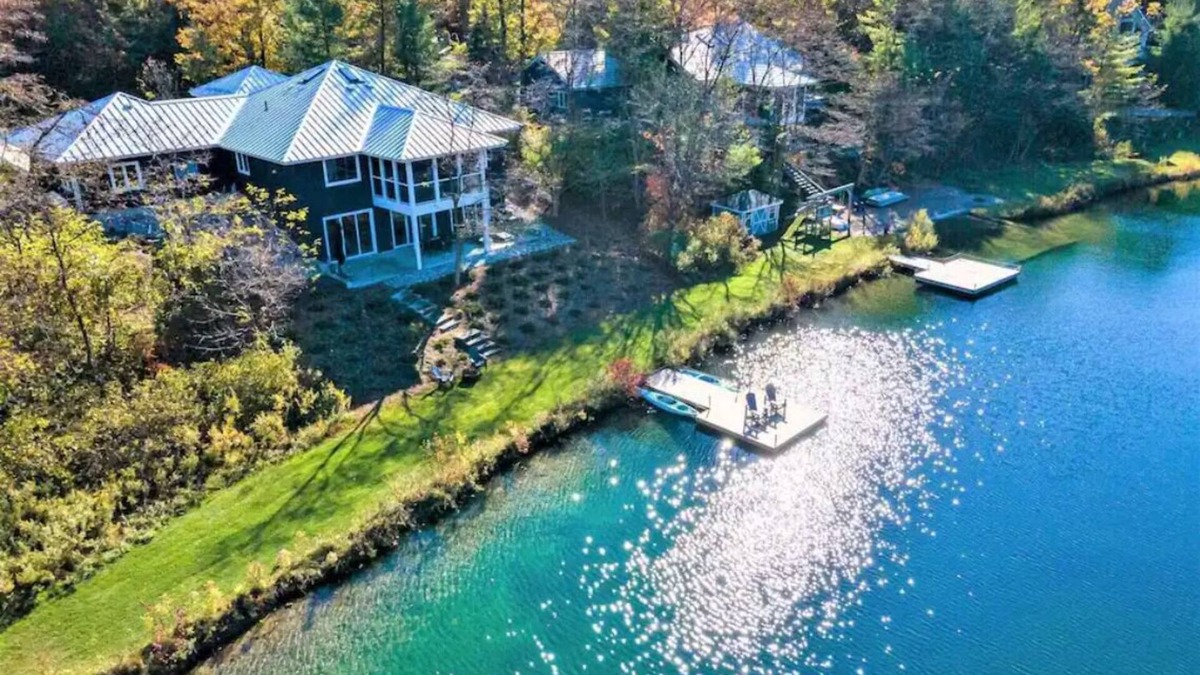 Grand Bend Cottage | Relaxing cottage on Wee Lake in Grand Bend