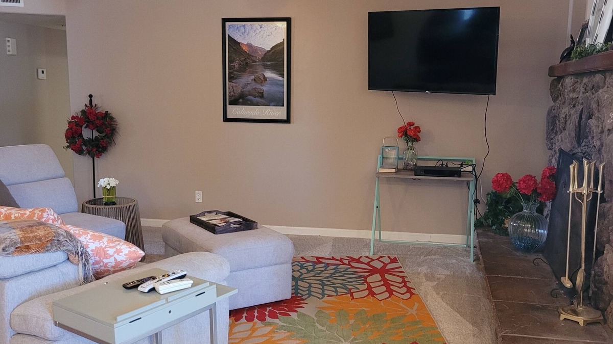 Peoria House | Relaxing country style home with spacious backyard in a quiet neighborhood.