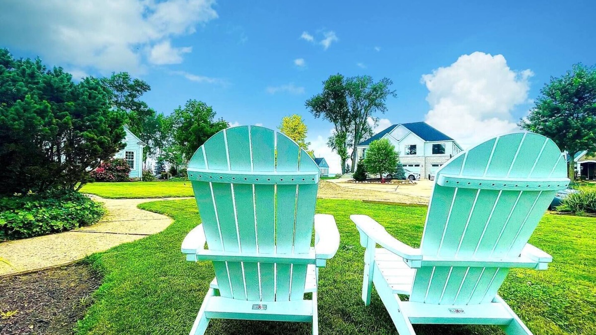 Huron Apartment | Relaxing Cozy Getaway! Only 300 Feet To The Beach!