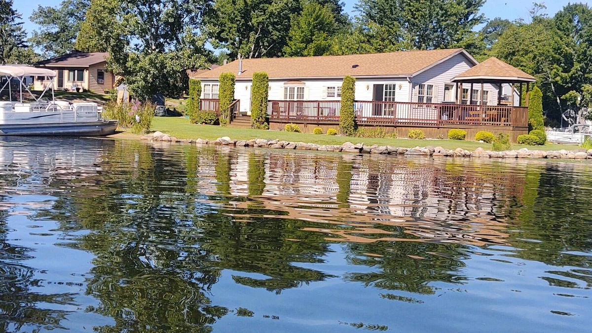 Lake Cottage | Relaxing Crooked Lake Cottage - Private Dock, Large Yard, Great Fishing