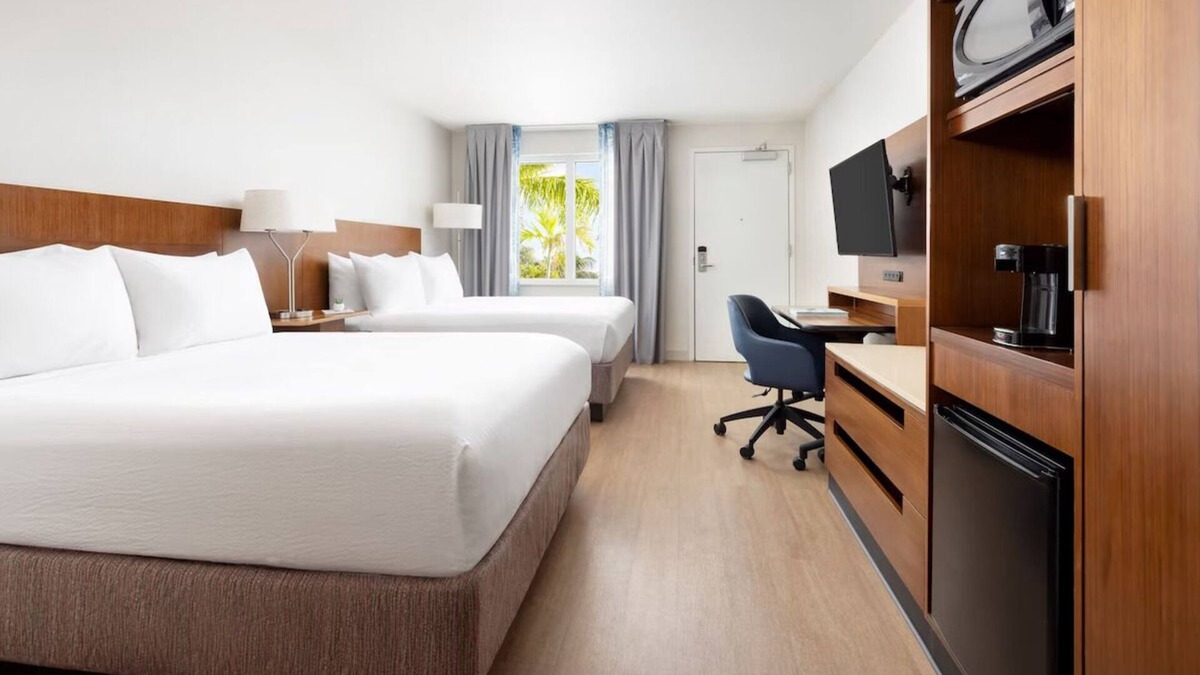 New Town Hotel | Relaxing Double Queen, Fairfield Inn, Breakfast Included, Near Downtown Key West