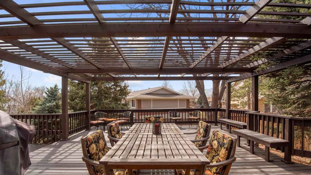 Coyote Gulch House | Relaxing Escape Complete With Home Theater and BBQ